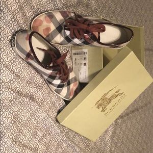 Burberry canvas sneakers